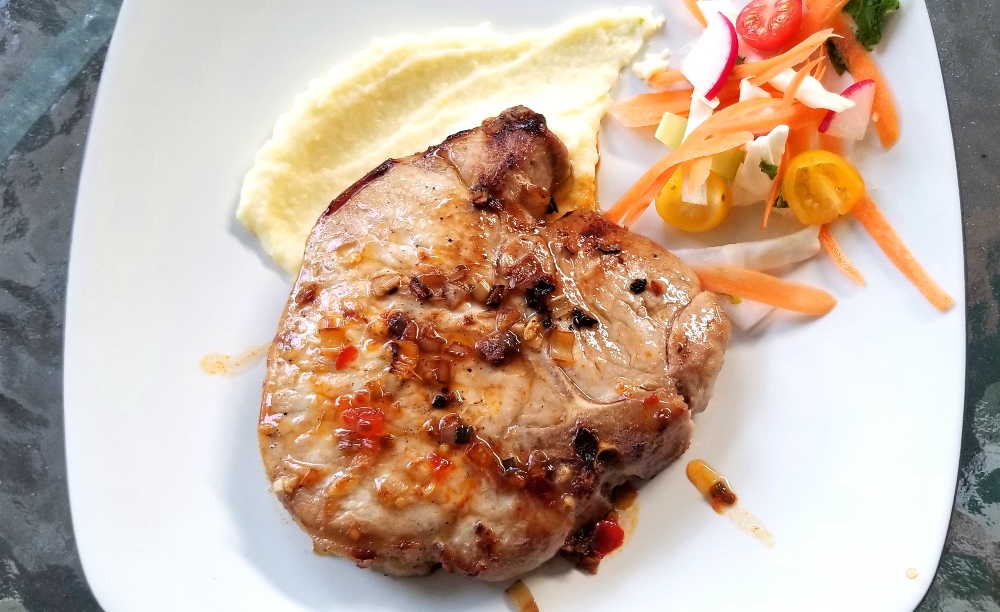 Vietnamese Marinated Pork Chops with Spicy Sauce